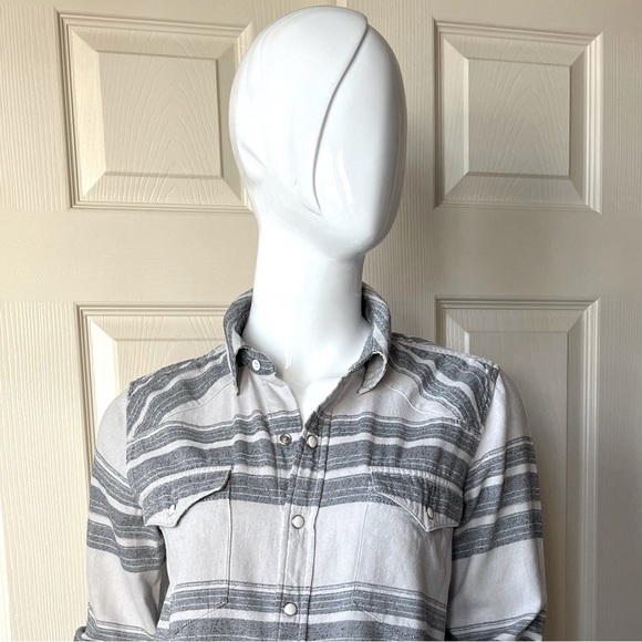 Golden by TNA - women’s button down shirt (Size S) - Picture 1 of 3